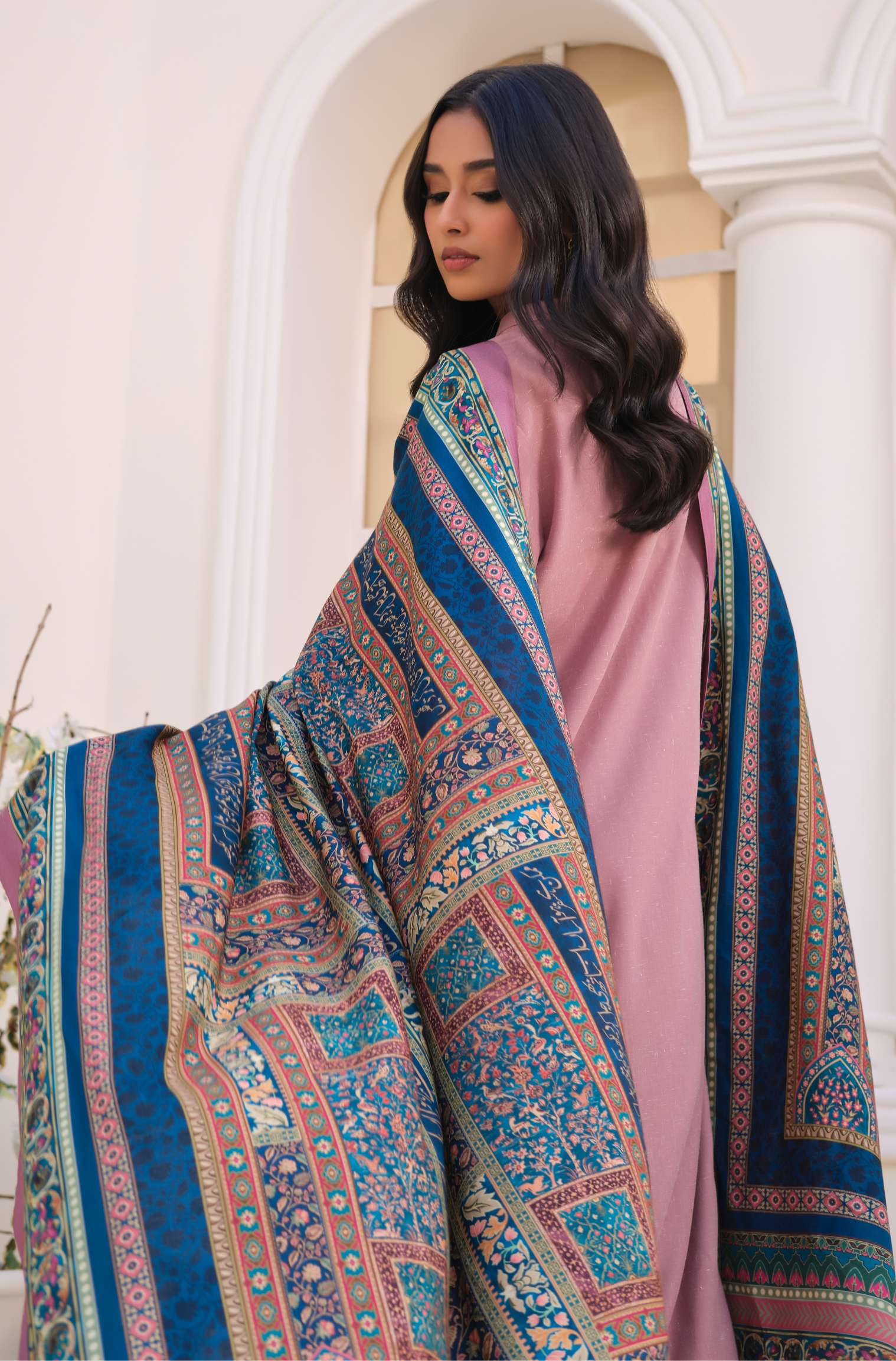 Manto's Unisex Blue Odhni with Urdu Calligraphy Paired with Pink Solid Co-Ord