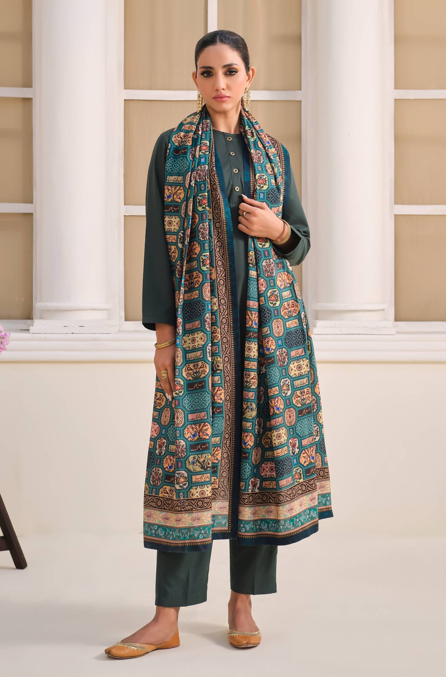 Manto's Unisex Blue Odhni Calligraphy Paired with Green Solid Co-Ord