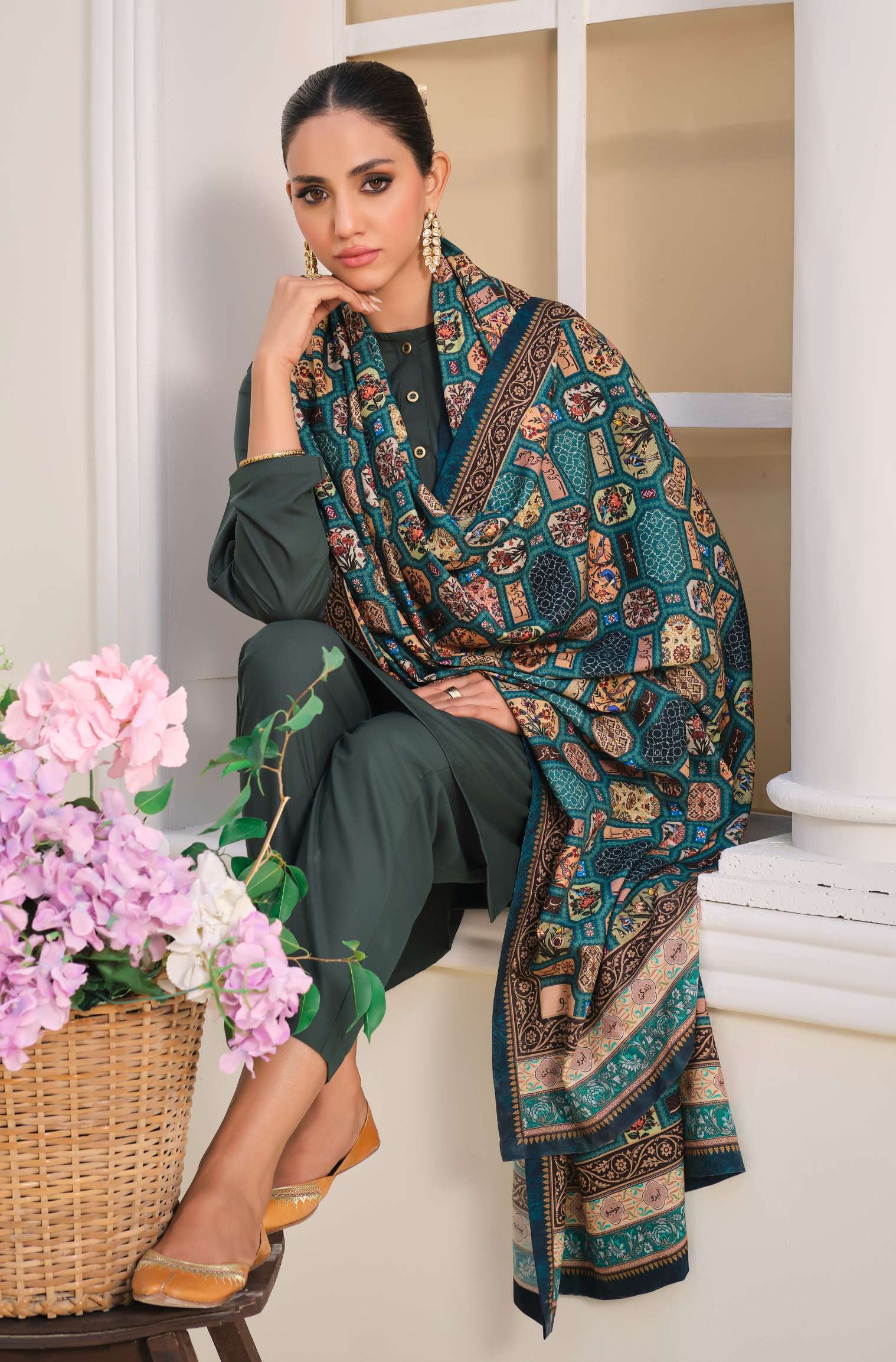 Manto's Unisex Blue Odhni Calligraphy Paired with Green Solid Co-Ord