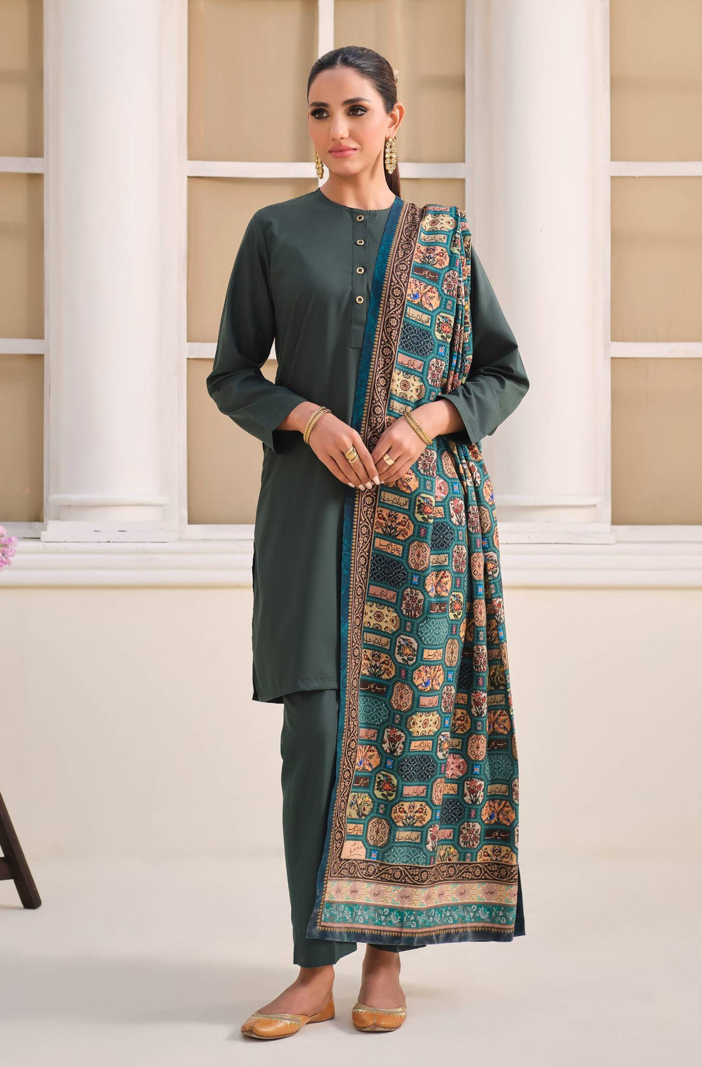 Manto's Unisex Blue Odhni Calligraphy Paired with Green Solid Co-Ord