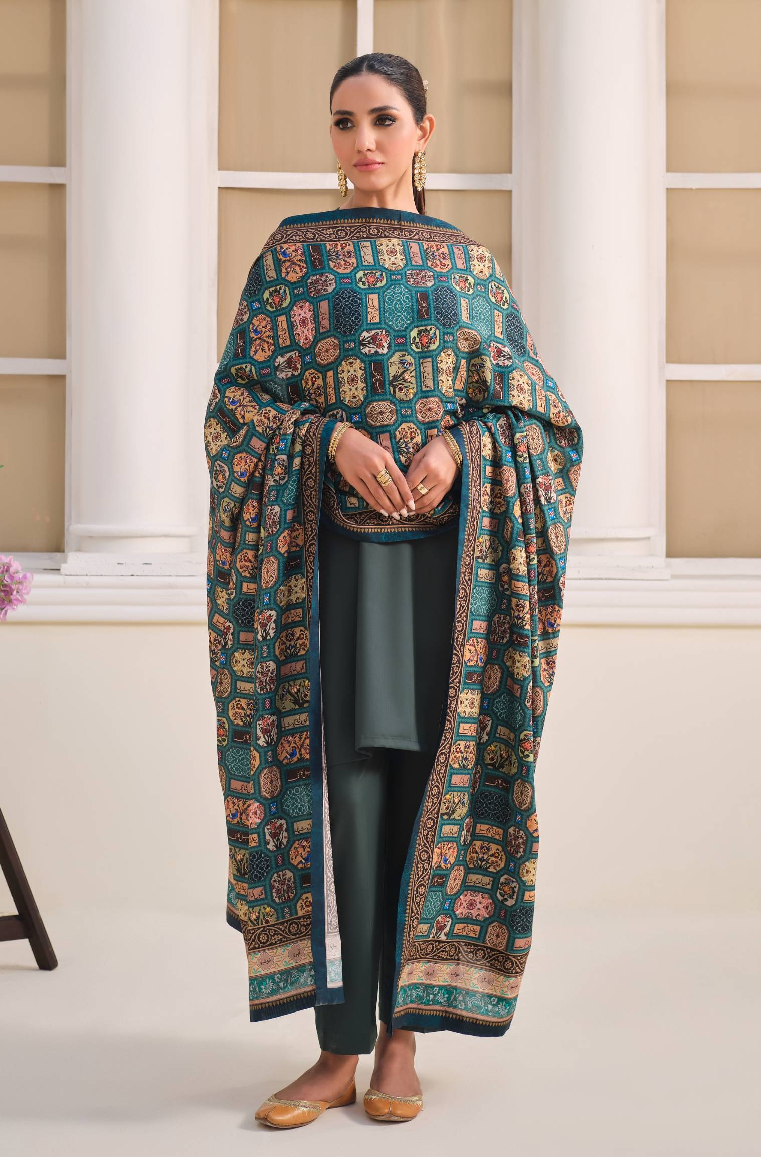 Manto's Unisex Blue Odhni Calligraphy Paired with Green Solid Co-Ord