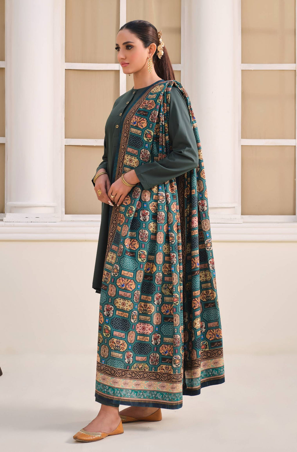 Manto's Unisex Blue Odhni Calligraphy Paired with Green Solid Co-Ord