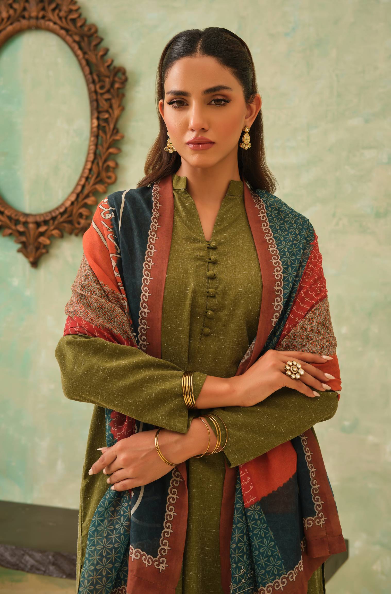 Manto's Hijab Friendly Scarf with Urdu Calligraphy Paired with Green Solid Co-Ord