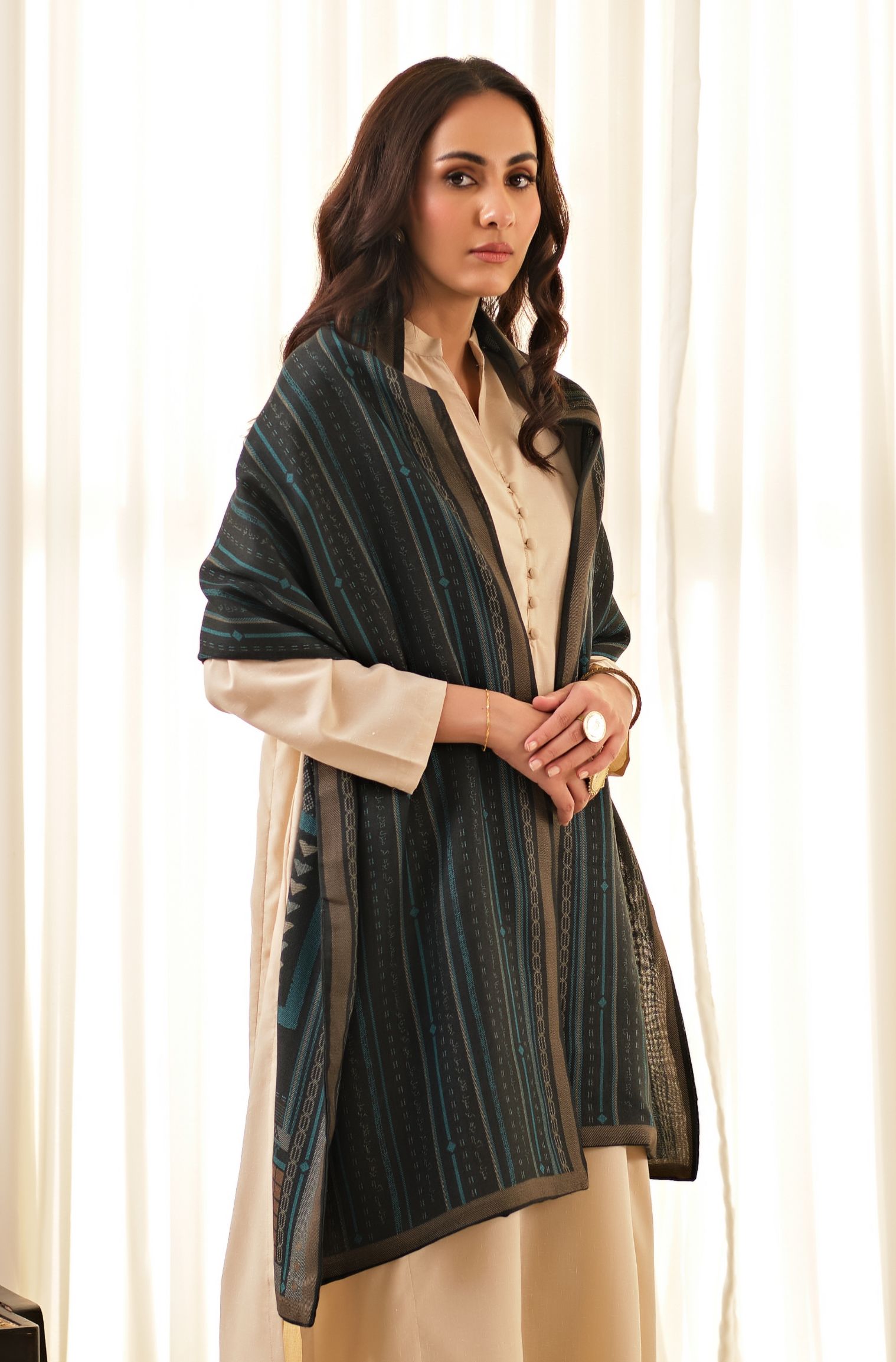 Manto's Unisex Double Sided Teal Talaash-e-manzil Stole featuring Urdu Calligraphy