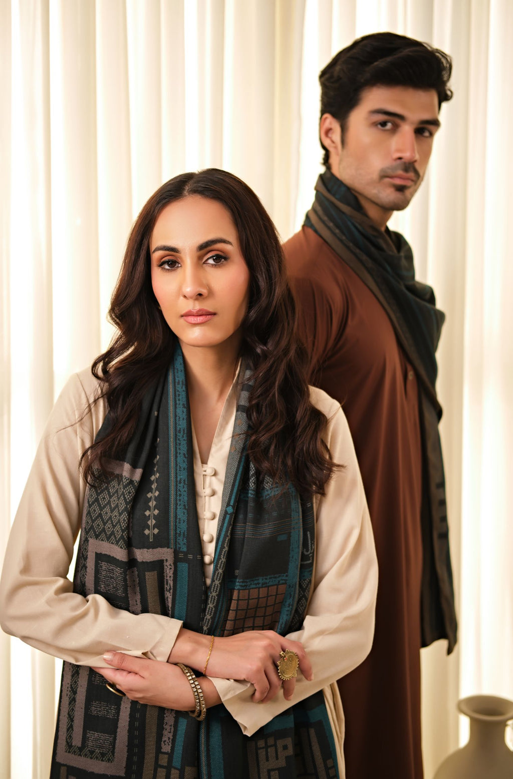 Manto's Unisex Double Sided Teal Talaash-e-manzil Stole featuring Urdu Calligraphy