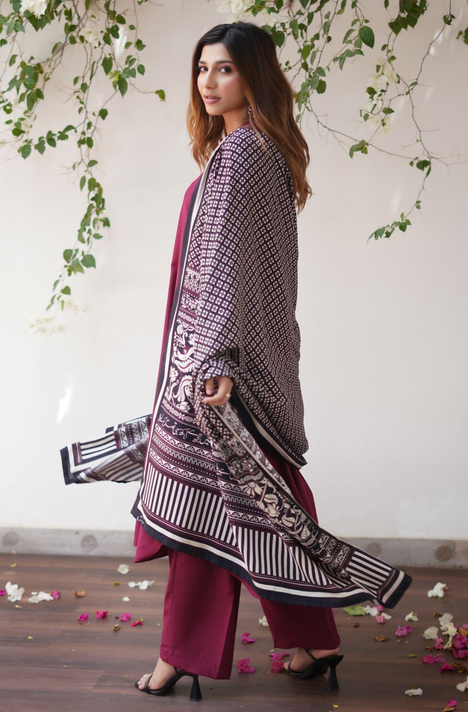 Manto Women's Stitched 1 Piece Cotton Silk Rich Black Nayaab Odhni Featuring Poetry of Altaf Hussain Hali