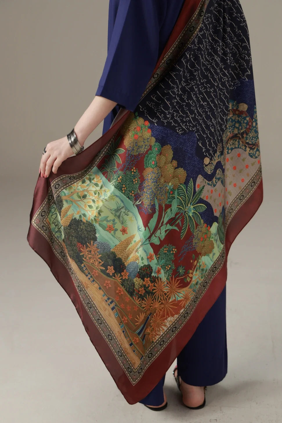 Humsaya (নিকটজন) Scarf