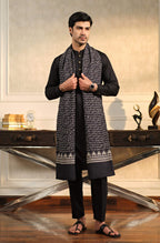 Manto's Unisex Black Sitaray Odhni featuring Urdu Calligraphy of Poetry by Allama Iqbal