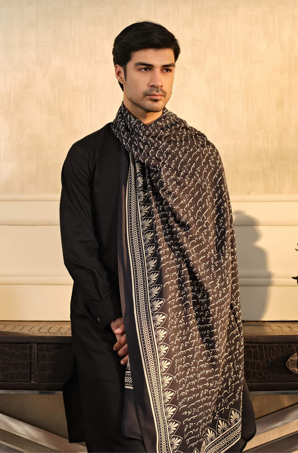 Manto's Unisex Black Sitaray Odhni featuring Urdu Calligraphy of Poetry by Allama Iqbal