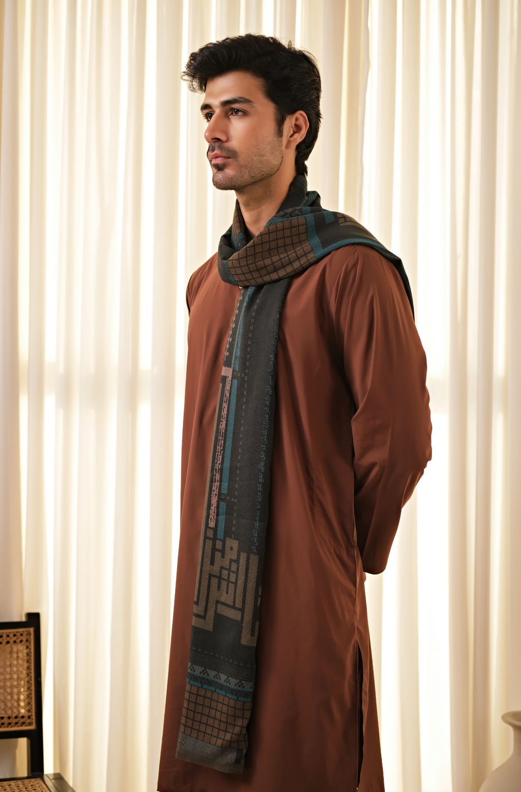 Manto's Unisex Double Sided Teal Talaash-e-manzil Stole featuring Urdu Calligraphy