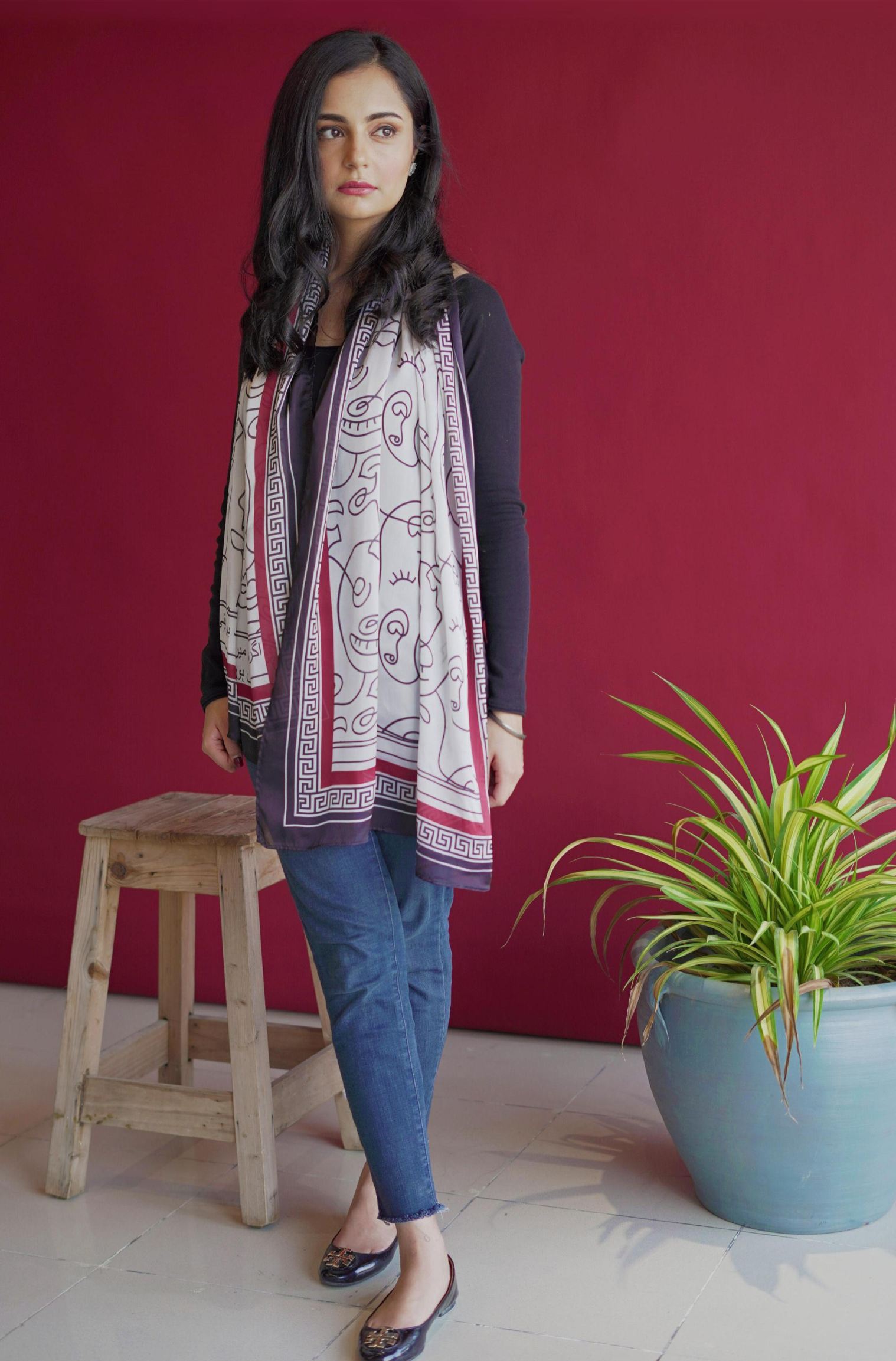 Shopmanto, wear manto, manto clothing brand, manto pakistan, ladies clothing brand, urdu calligraphy clothing, manto women white talaash stole with urdu calligraphy, crinkle silk