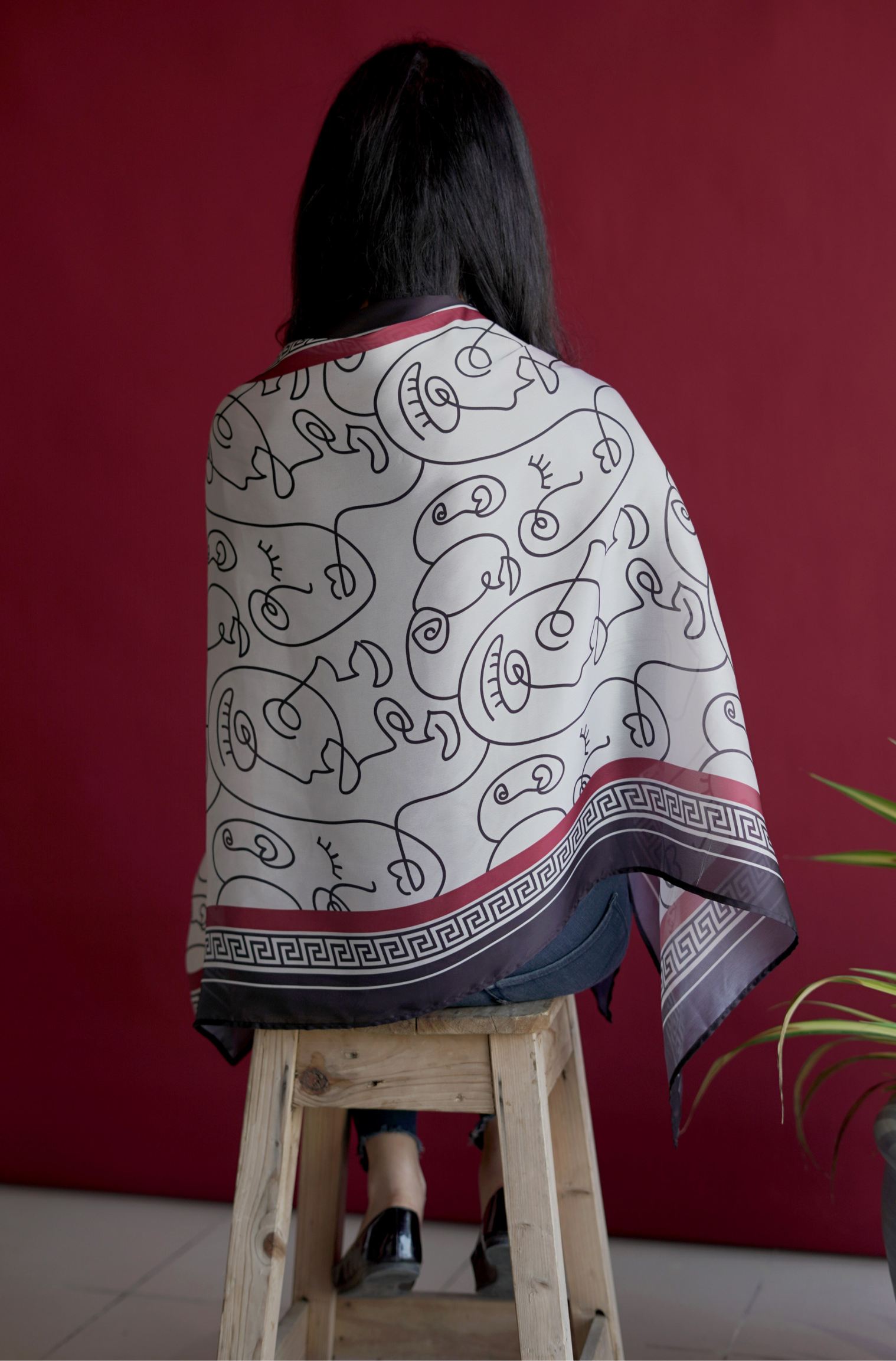 Shopmanto, wear manto, manto clothing brand, manto pakistan, ladies clothing brand, urdu calligraphy clothing, manto women white talaash stole with urdu calligraphy, crinkle silk