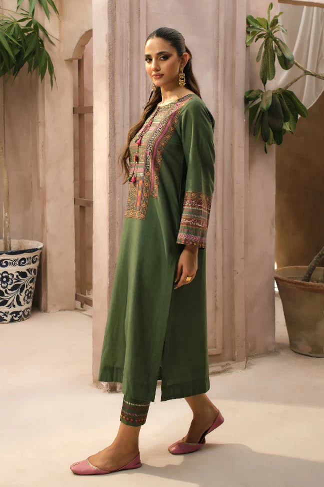 Manto Women's Ready to Wear Green 2 Piece Co-Ord Set with Urdu Calligraphy