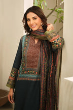 Manto Women's Green Dupatta with Urdu Calligraphy