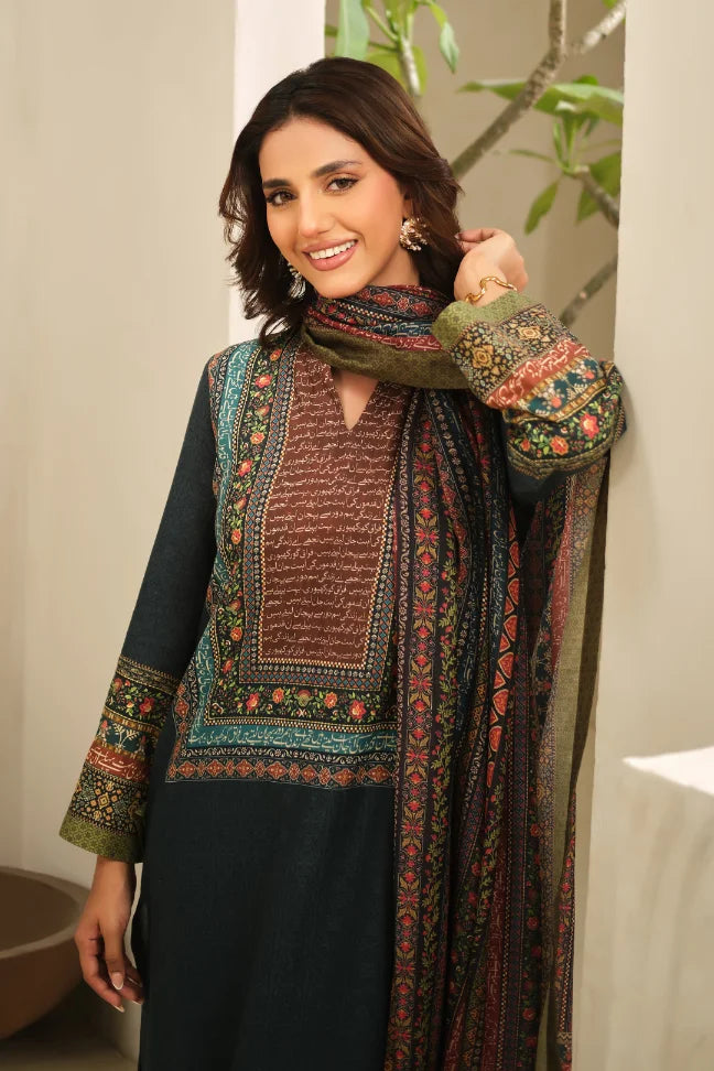 Manto Women's Green Dupatta with Urdu Calligraphy