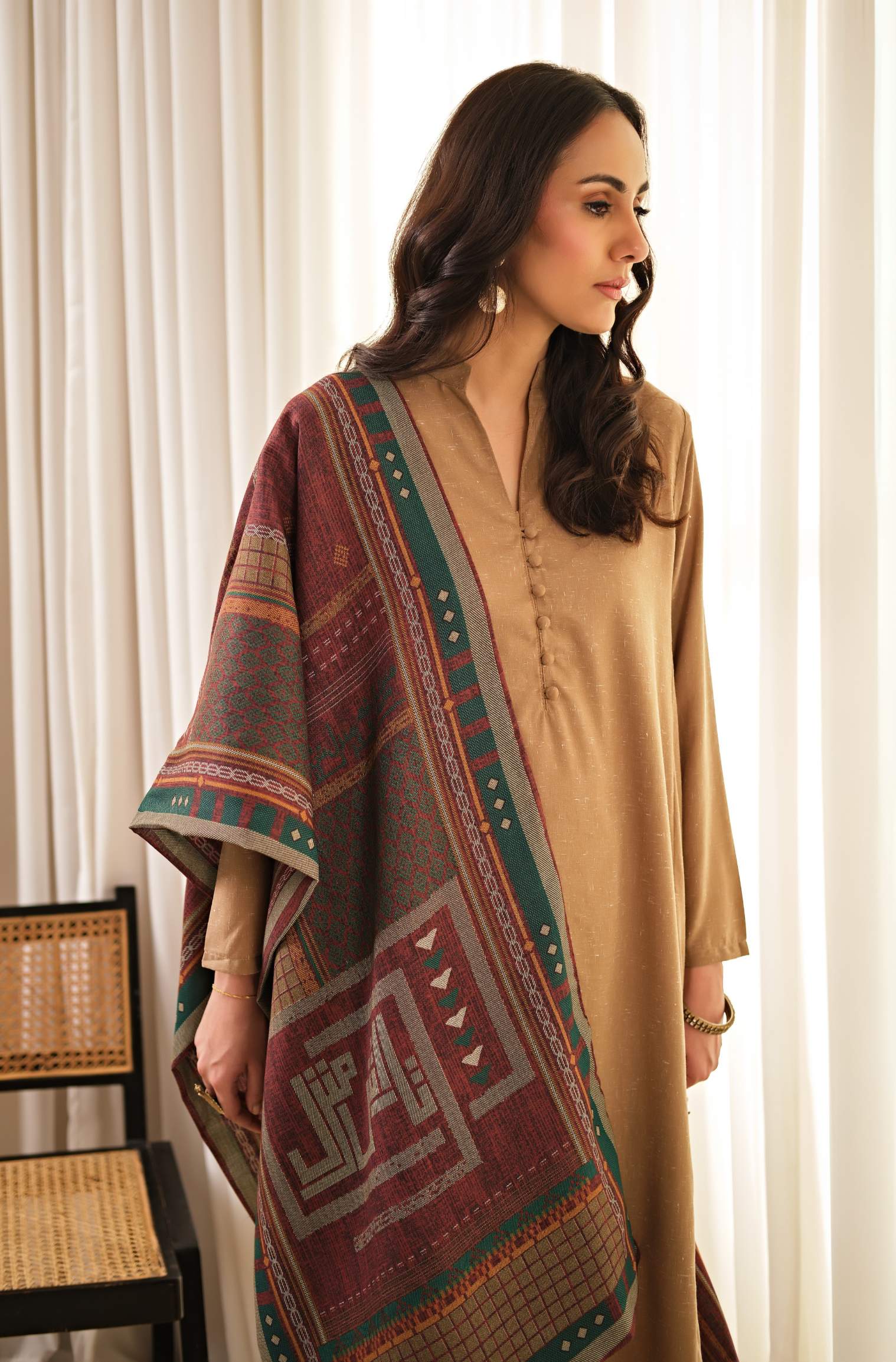 Manto's Unisex Double Sided Teal Talaash-e-manzil Stole featuring Urdu Calligraphy