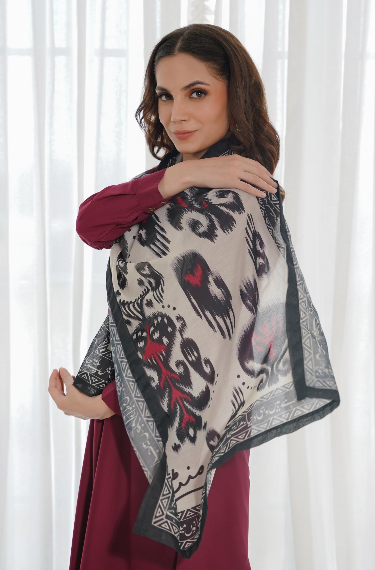 Manto's Swiss Lawn Dastoor Scarf Featuring Urdu Calligraphy of Poetry by Jigar Muard Abadi