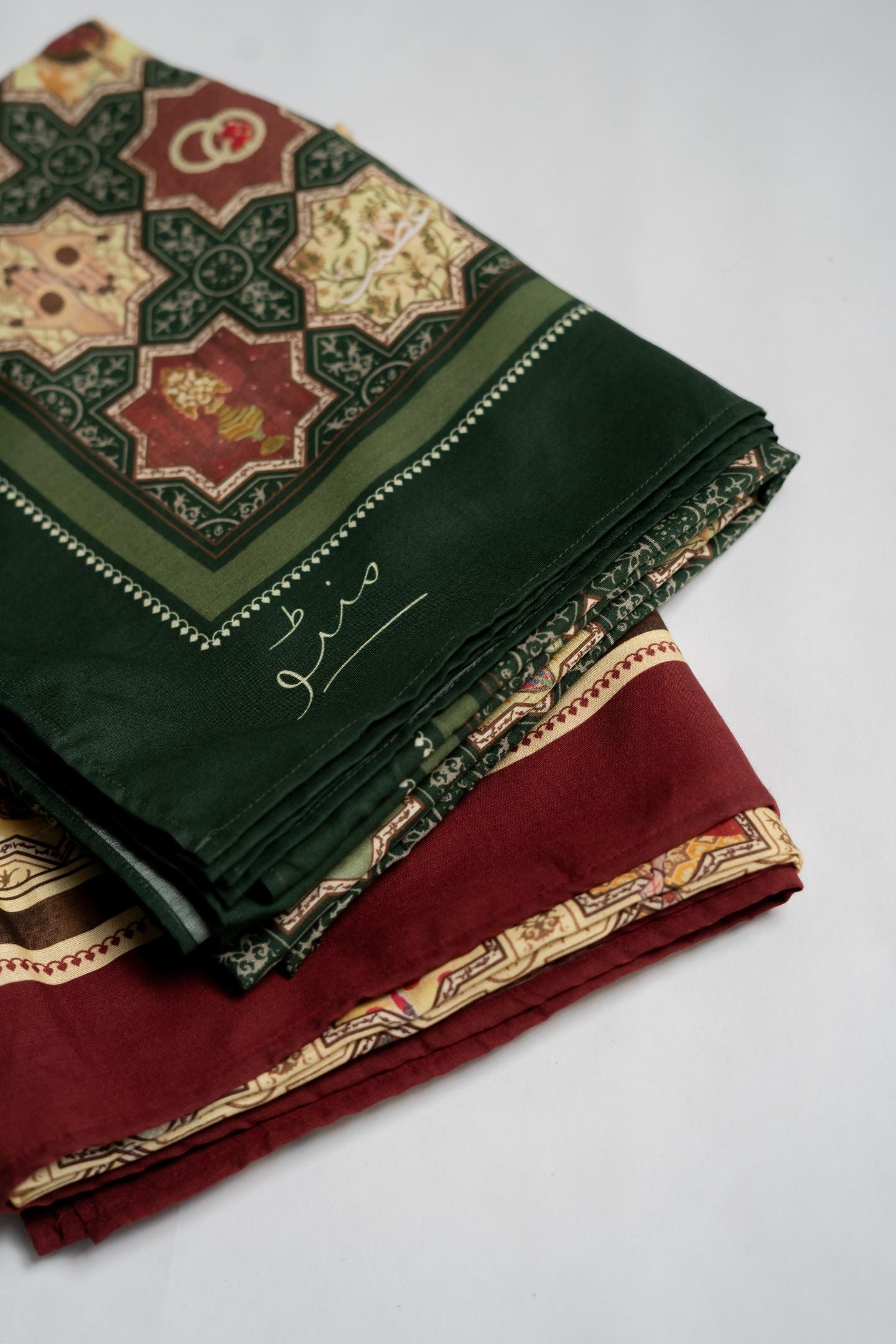 Zeenat (শাশ্বত সুন্দরী) Odhni - Antique Maroon