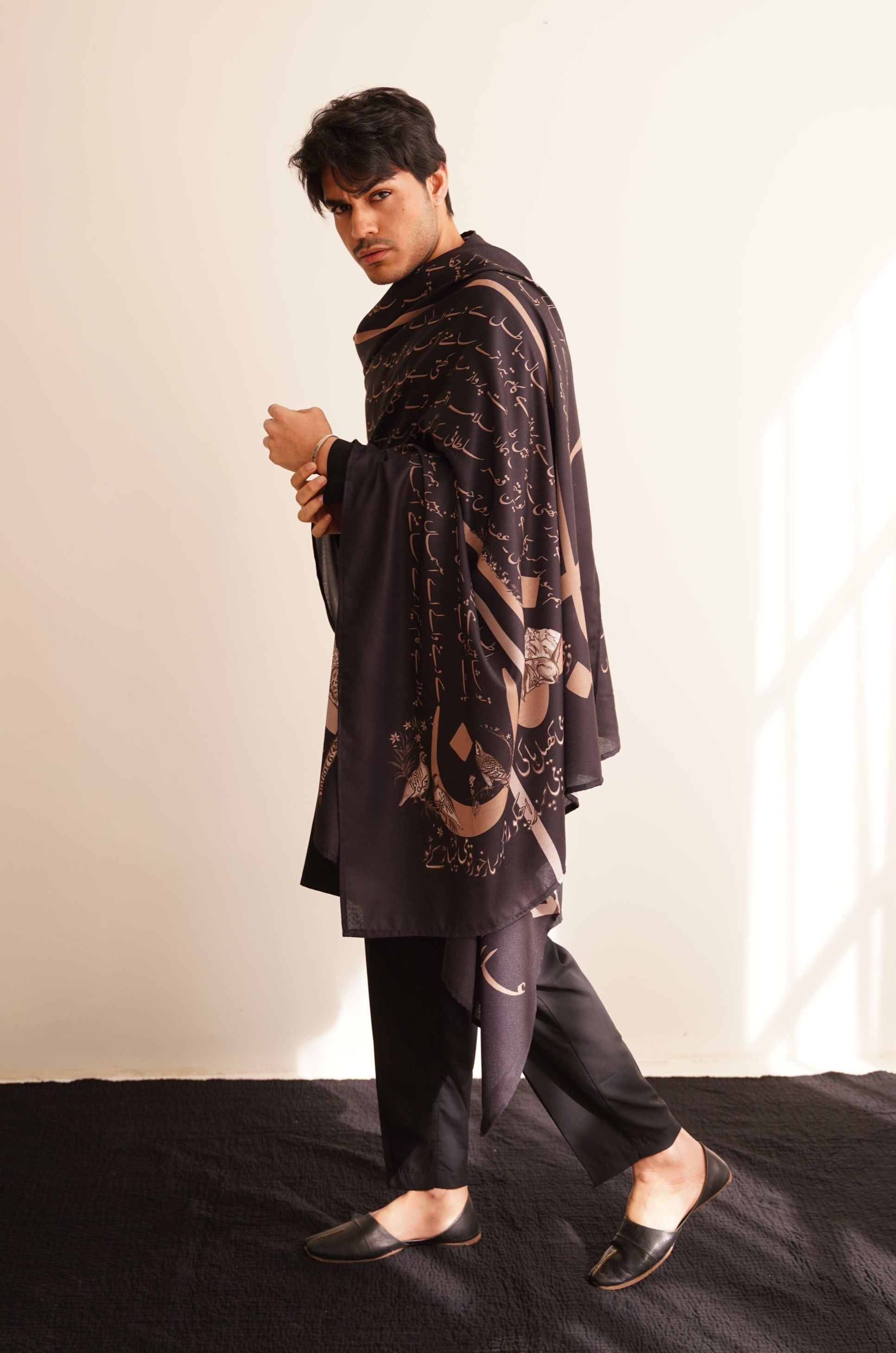 Meraas (উত্তরাধিকার) Odhni - Black