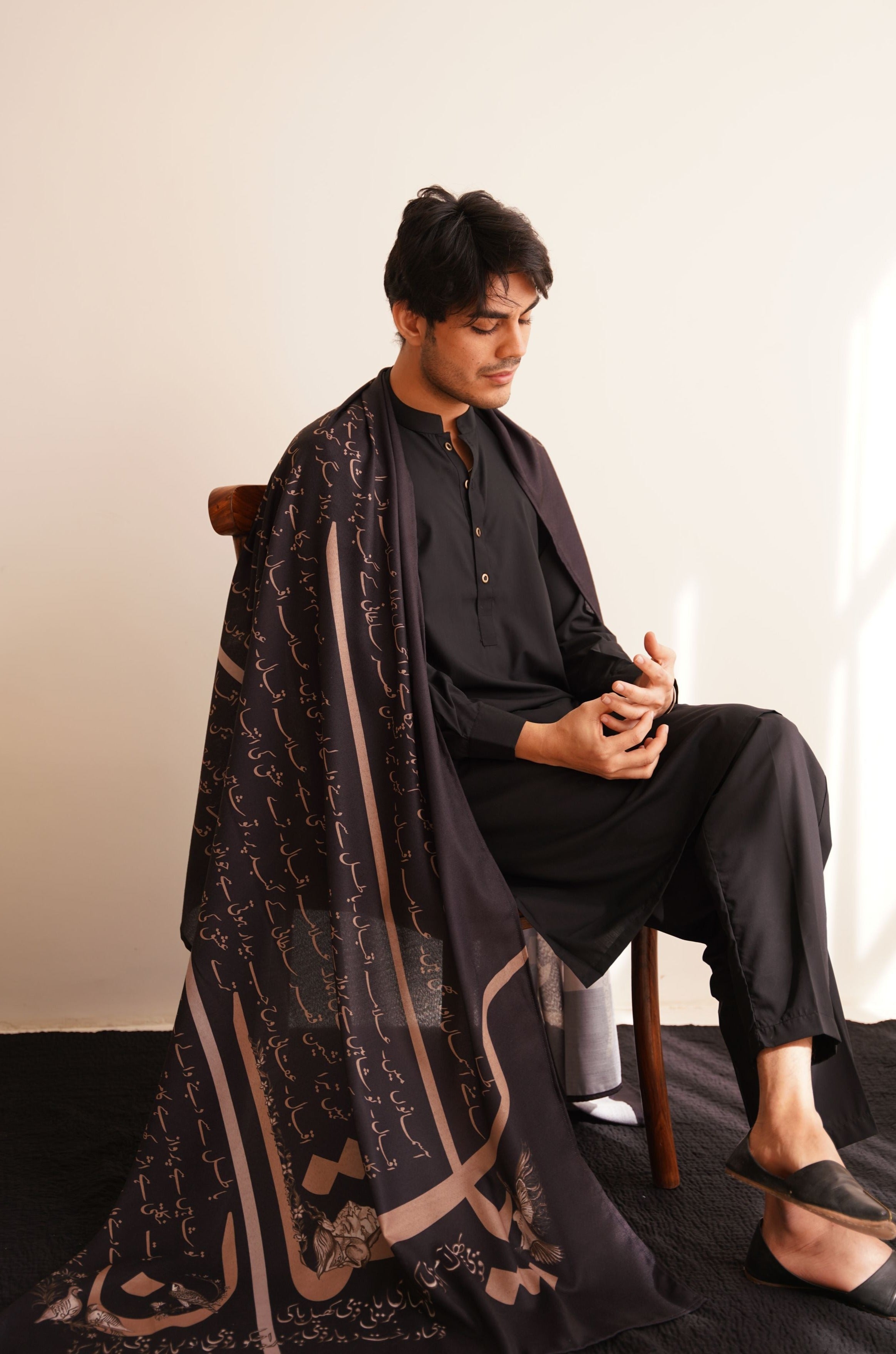 Meraas (উত্তরাধিকার) Odhni - Black