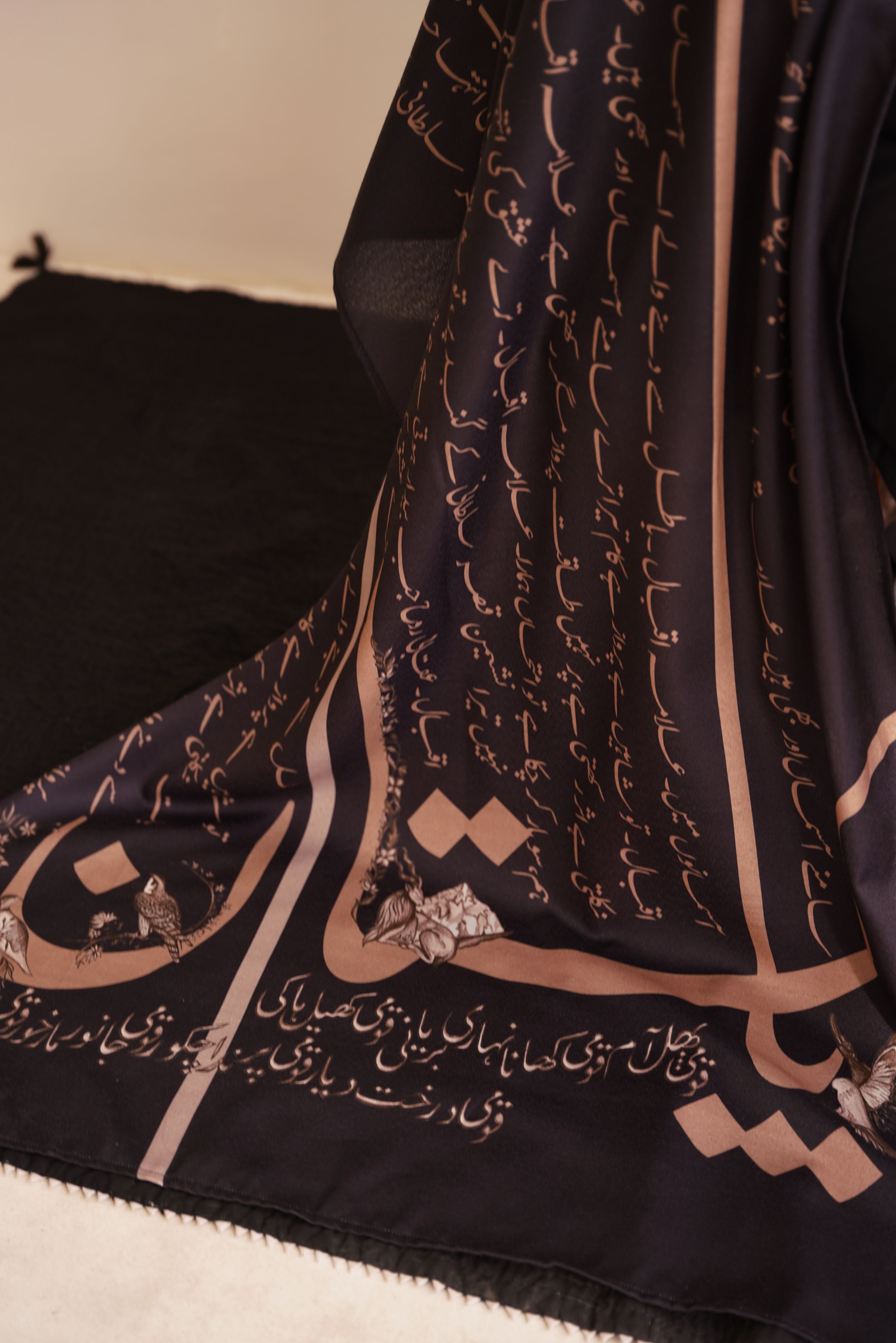 Meraas (উত্তরাধিকার) Odhni - Black