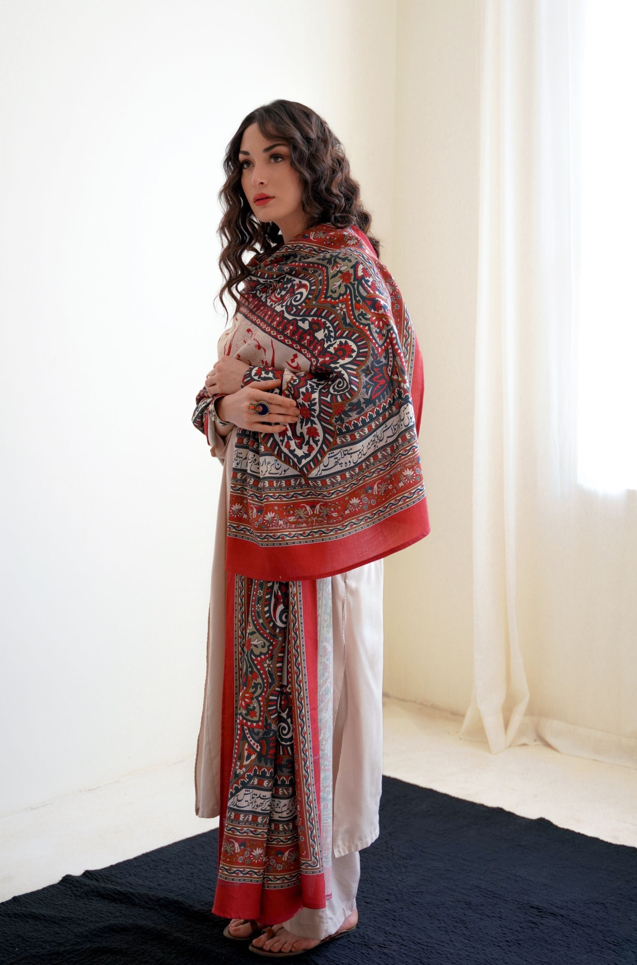 Talaash (অন্তরের অনুসন্ধান) Odhni - Beige & Red