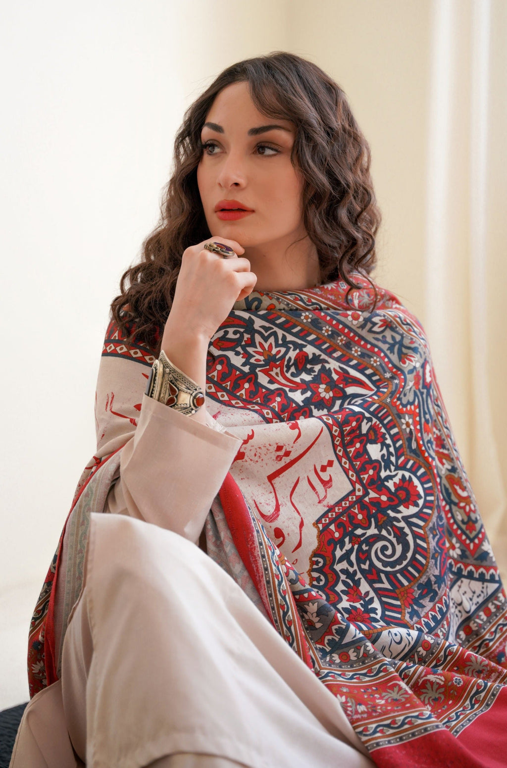 Talaash (অন্তরের অনুসন্ধান) Odhni - Beige & Red
