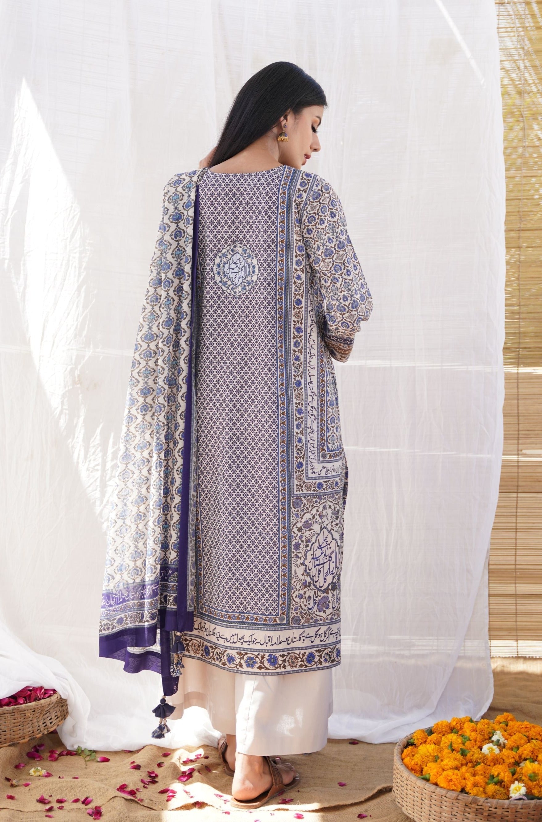 Gul-e-Jahaan (জগতের ফুল) Kurta - Blue